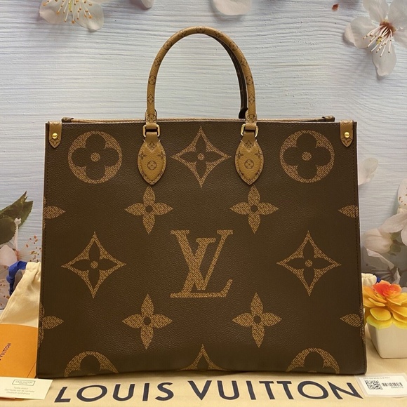 Louis Vuitton OnTheGo GM Giant Monogram Reverse Purse Tote (DU4159) - Picture 11 of 12